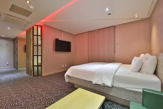 Motel Songdo Pinehill