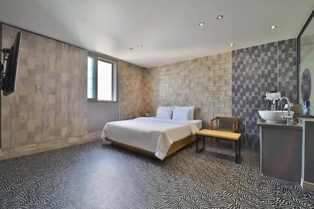 Motel Songdo Pinehill *